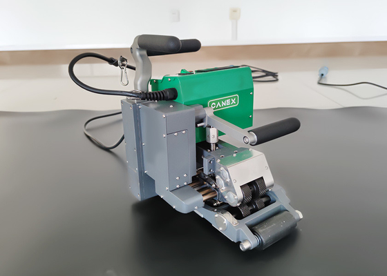 1.0-4.0mm HDPE Geomembran Heißkeil-Schweißgerät CX700 Volle Leistung 2400W