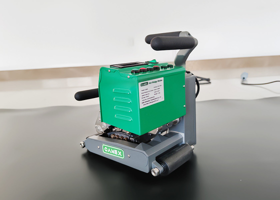 1.0-4.0mm HDPE Geomembran Heißkeil-Schweißgerät CX700 Volle Leistung 2400W